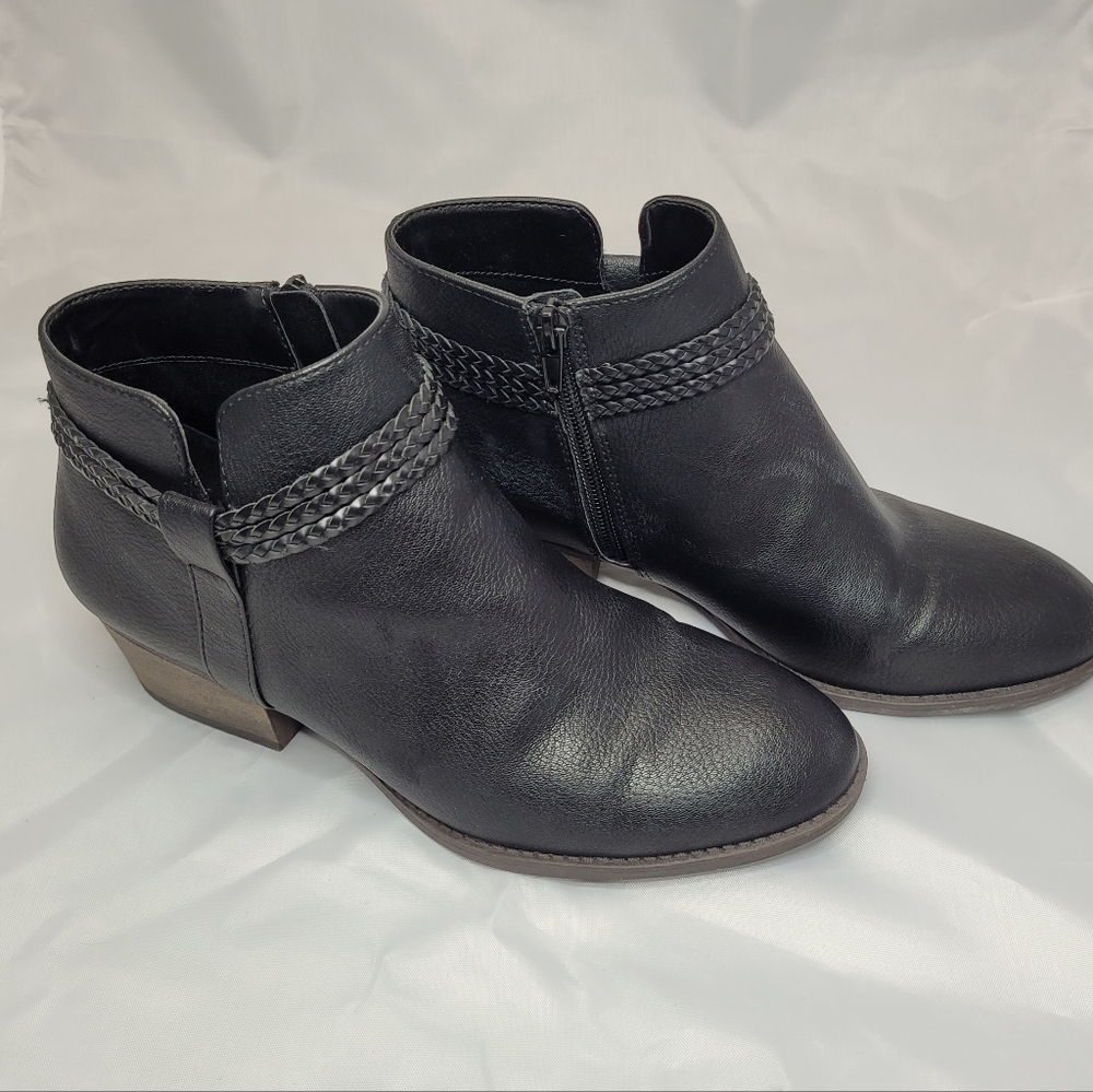 Style & Co Black Booties Sz 9M, Zip Side, Great Condition barely worn